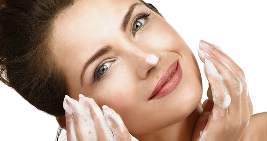 Профессиональная косметика для очищения кожи лица и демакияжа